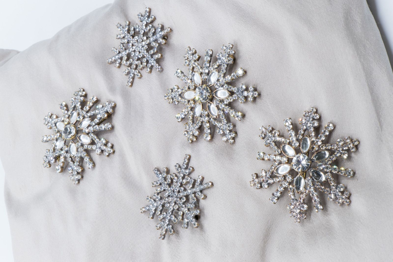 A photo of Gablonzer Christmas starts on a white pillow