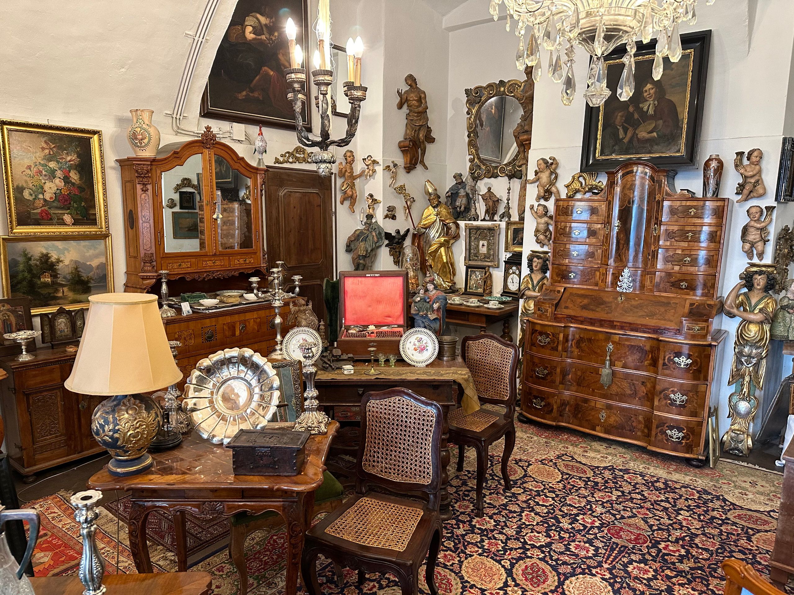 A photo of multiple items in the shop in the 1. district of Vienna